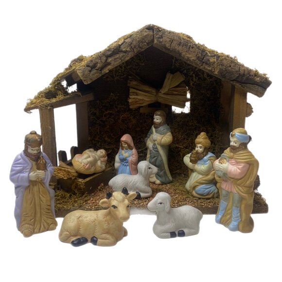 Nativity Set: Wooden Manger with 9 Porcelain Figures - Picture 1 of 9
